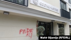 Zgrada Gete instituta u Sarajevu (Goethe-Institut) je vandalizirana u noći sa 13. na 14. juni. 