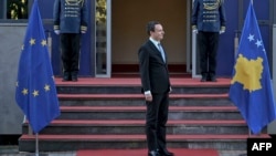 Premijer Kosova Aljbin Kurti dočekuje predsednicu Evropske komisije Ursulu fon der Lajen, Priština, 30 oktobar 2023.