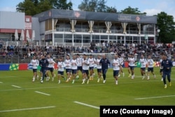 Jucătorii României, în timpul antrenamentului cu public de pe stadionul din Würzburg, orășelul unde se află cantonamentul naționalei. Peste 3.000 de fani au fost prezenți în tribune, 11 iunie 2024.