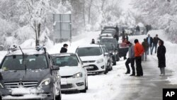 Blokirana cesta blizu Gospića, Hrvatska, 27. veljače 2023.