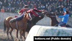 "Достук" командасы менен "Ынтымак" командаларынын тайпалык оюндардагы беттеши. 