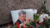 Цветы у Соловецкого камня в годовщину убийства Бориса Немцова, Петербург.