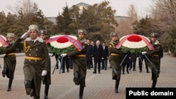 Հայաստանի ղեկավարությունն այցելել է Ծիծեռնակաբերդ, հարգանքի տուրք մատուցել Սումգայիթի զոհերի հիշատակին