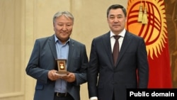 "Эл артисти" сыйлыгын алган Абдылда Иманкулов. Бишкек. 12-сентябрь, 2023-жыл