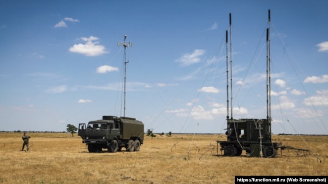 Stație mobilă pentru bruiaj electronic R-330Ж "Zhitel" a armatei ruse.