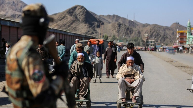 سفارت طالبان در اسلام آباد: گذرگاه تورخم به روی رفت و آمد مردم و وسایط باز شد