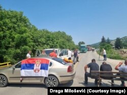 Bllokada në pikën e kalimit kufitar në Merdare ndërmjet Kosovës dhe Serbisë.