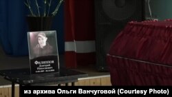 Гроб экс-заключенного Филиппова в школе Маккавеево