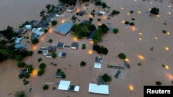 Prikaz dronom prikazuje kuće u poplavljenom području pored rijeke Taquari tokom jakih kiša u gradu Encantado u Rio Grande do Sulu, Brazil, 1. maja 2024. 