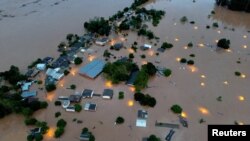 Снимка од дрон покажува поплавени куќи во областа покрај реката Таквари во градот Енкантадо во Рио Гранде до Сул, 1 мај 2024 г.