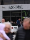 Pamje nga hyrja e terminalit të Aeroportit Ndërkombëtar të Prishtinës "Adem Jashari", maj 2023.