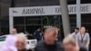 Pamje nga hyrja e terminalit të Aeroportit Ndërkombëtar të Prishtinës "Adem Jashari", maj 2023.