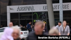 Pamje nga hyrja e terminalit të Aeroportit Ndërkombëtar të Prishtinës "Adem Jashari", maj 2023.
