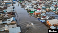 Inundații în localitatea Zarecinoe, regiunea Orenburg, Rusia, 11 aprilie.