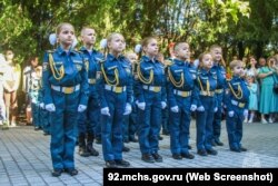 Школярі в Севастополі приносять клятву кадетів МНС Росії, жовтень 2023 року