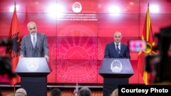 Албанскиот премиер Еди Рама на заедничка прес конференција со македонскиот премиер Димитар Ковачевски во Скопје 