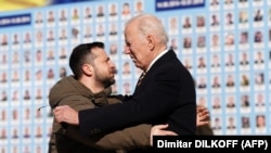 Amerika prezidenti Joe Biden ve Ukrayına prezidwenti Volodımır Zelenskıy