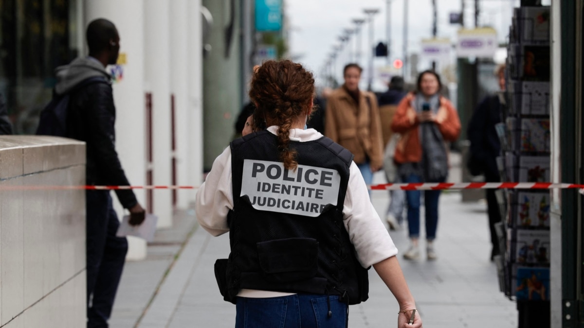 In Paris, the police injured a woman who shouted “You will all die”