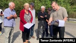 წალენჯიხის მერი გია ხარჩილავა აქციის მონაწილეებთან შეხვედრაზე