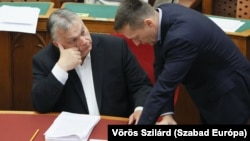 Orbán Viktor és Rogán Antal a parlamentben