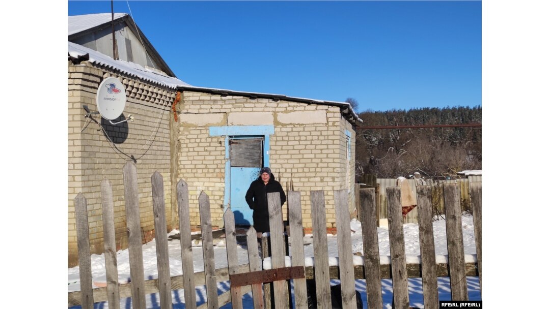 Лиана около своего дома