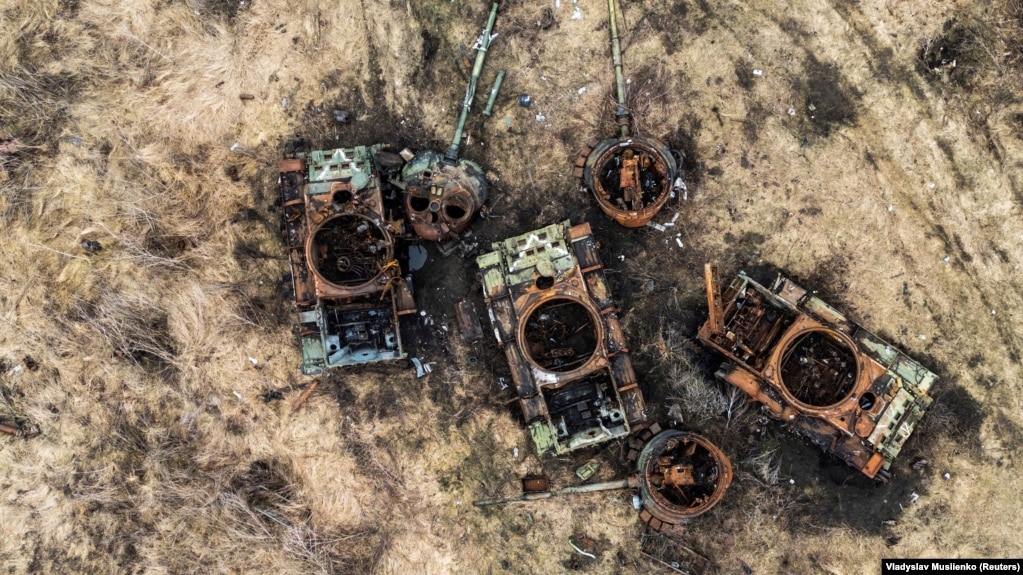 Знищені російські танки поблизу на Донеччині, архівне фото