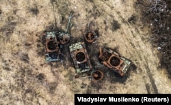 Знищені російські танки поблизу Богородичного на Донеччині, лютий 2024 року
