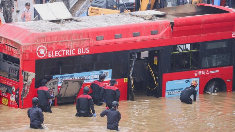 Përmbytjet në Korenë e Jugut u marrin jetën të paktën 40 personave