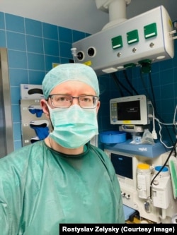 Біженець з України Ростислав Зелиський працює лікарем-асистентом у Німеччині