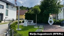 Igralište i spomenik djeci ubijenoj 1993. u Vitezu, u centralnoj Bosni (fotoarhiva)