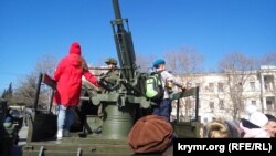 Военная выставка на улице Ленина в Севастополе, 23 февраля 2023 года