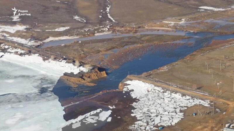 Казахстан остается частично затопленным, вода угрожает новым районам на западе и востоке страны
 
