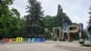 Центральный вход в Детский парк Симферополя. Крым, май 2024 года