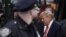 Fostul președinte american Donald Trump sosește la Trump Tower, în New York, după ce a fost pus sub acuzare de un mare juriu, în urma unei anchete privind banii plătiți vedetei porno Stormy Daniels, 3 aprilie 2023.