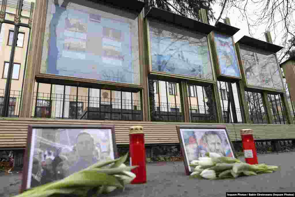 După răspândirea veștii că Alexei Navalnîi a murit, oameni din toată lumea au ieșit în stradă și au aprins lumânări.&nbsp;