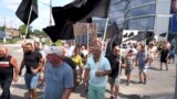 metal waste workers demonstrate at the Mol headquarters, 14. July