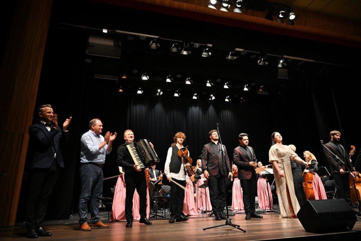 Diversi artisti, insieme a Ion Ceban, sul palco, al concerto di Vienna, organizzato dal Municipio di Chisinau.