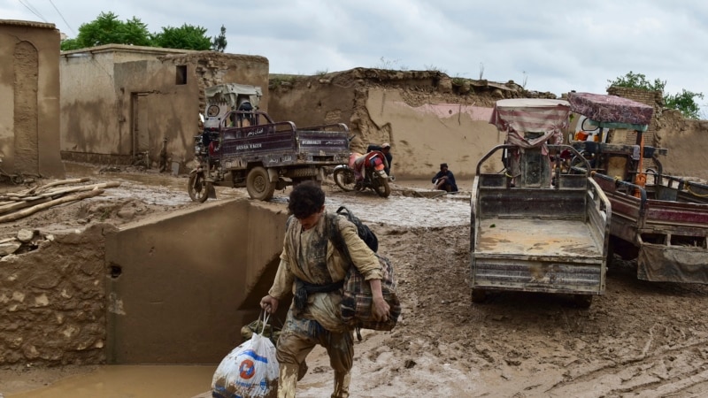 Во поплавите во Авганистан загинаа 315 луѓе 