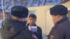 После «Крокуса»: Россия «наказывает» таджикских мигрантов отказами во въезде и депортациями 
