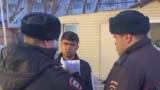 После теракта в Москве российская полиция провела массовые рейды против мигрантов.