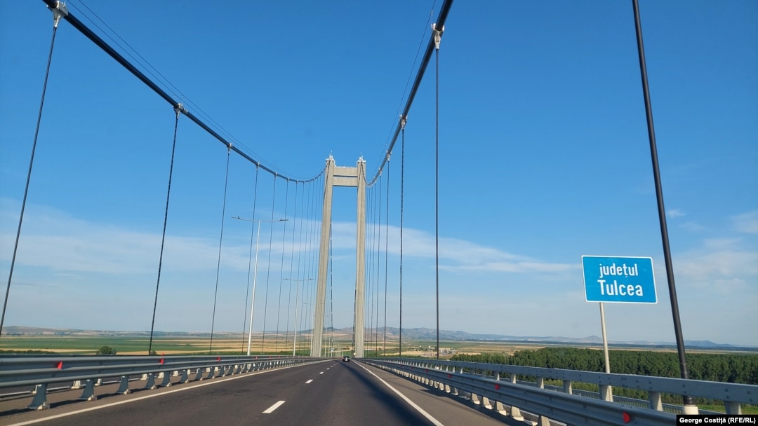 Constructorul podului din Brăila schimbă rețeta asfaltului folosit după trei încercări eșuate. 