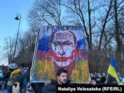 Акція протесту біля російського посольства у Варшаві. Польща, Варшава, 24 лютого 2024 року