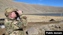 Armenia - Defense Minister Arshak Karapetian visits a disputed section of the Armenian-Azerbaijani border, November 17, 2021.