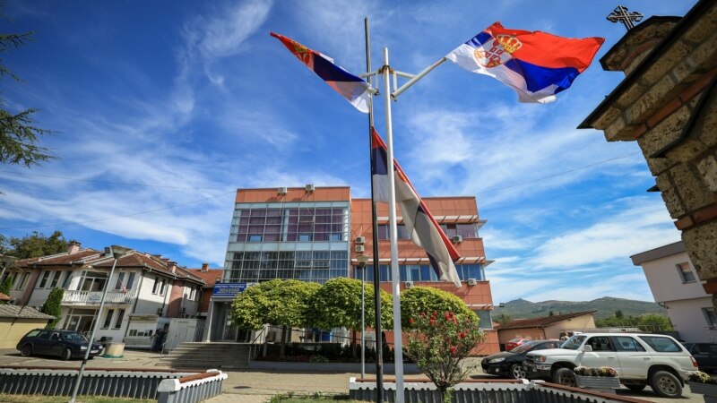 "Vetëm valixhja na ka mbetur": Shqetësimi i serbëve në Graçanicë përballë unitetit shqiptar