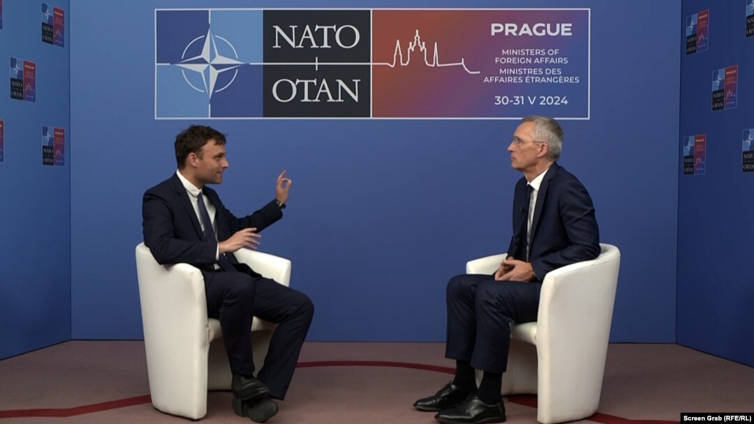 Rikard Jozwiak de la RFE/RL l-a intervievat pe secretarul general al NATO, Jens Stoltenberg, la o reuniune a miniștrilor de externe ai NATO la Praga, pe 31 mai.