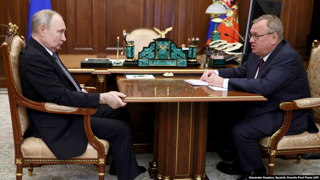 Predsednik ruske državne banke VTB Andrej Kostin (desno) na sastanku s ruskim predsednikom Vladimirom Putinom,. 11. jul 2023.