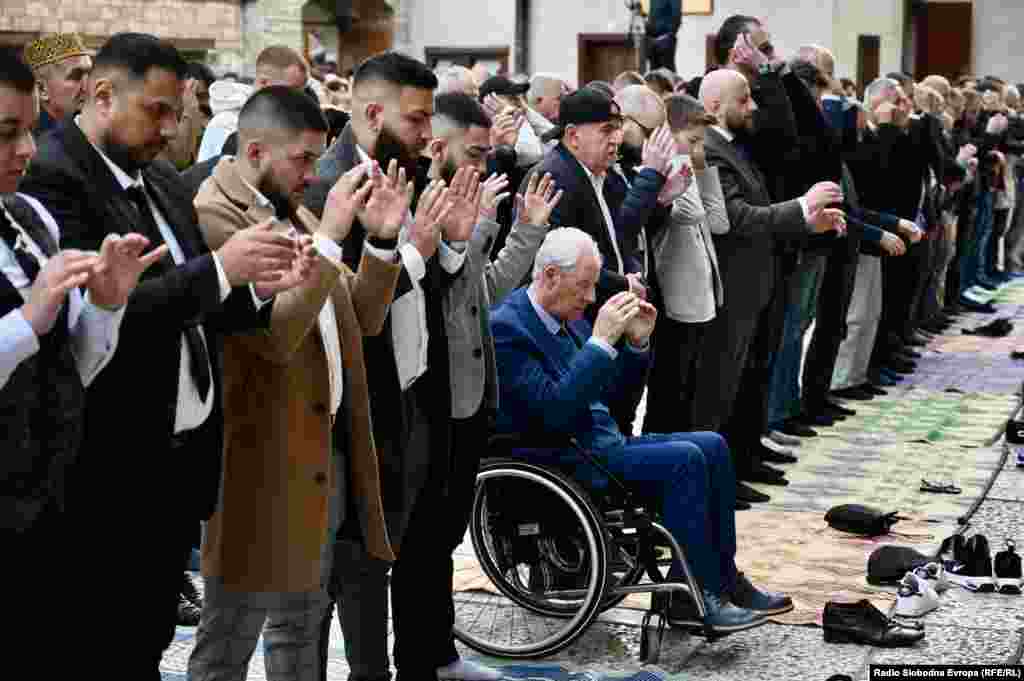 Centralna bajramska svečanost u Bosni i Hercegovini održana je u Gazi Husrev-begovoj džamiji u Sarajevu.