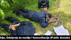 Fotografija Ministarstva unutrašnjih poslova Srbije o kosovskim policajcima koji su navodno uhapšeni kada su ušli na teritoriju Srbije.