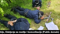 Fotografije Ministarstva unutrašnjih poslova Srbije na kojima se vide trojica kosovskih policajaca koji su uhapšeni, 14. jun