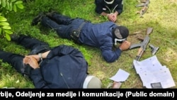 Autoritetet serbe kanë thënë se në këtë fotografi janë zyrtarët e arrestuar të Policisë së Kosovës.
